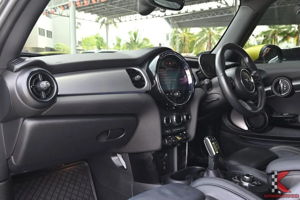 2022 Mini Hatch  III 3