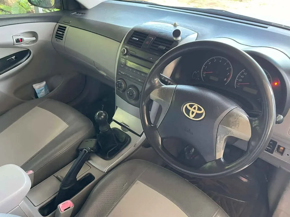 2012 Toyota Corolla Altis X (E140) 3