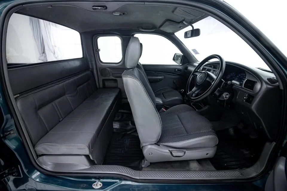 2004 Mazda 2500 Fighter V 3