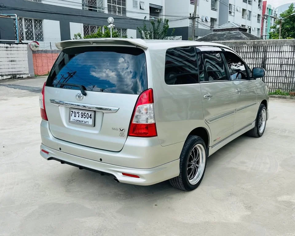 2012 Toyota Innova I 2