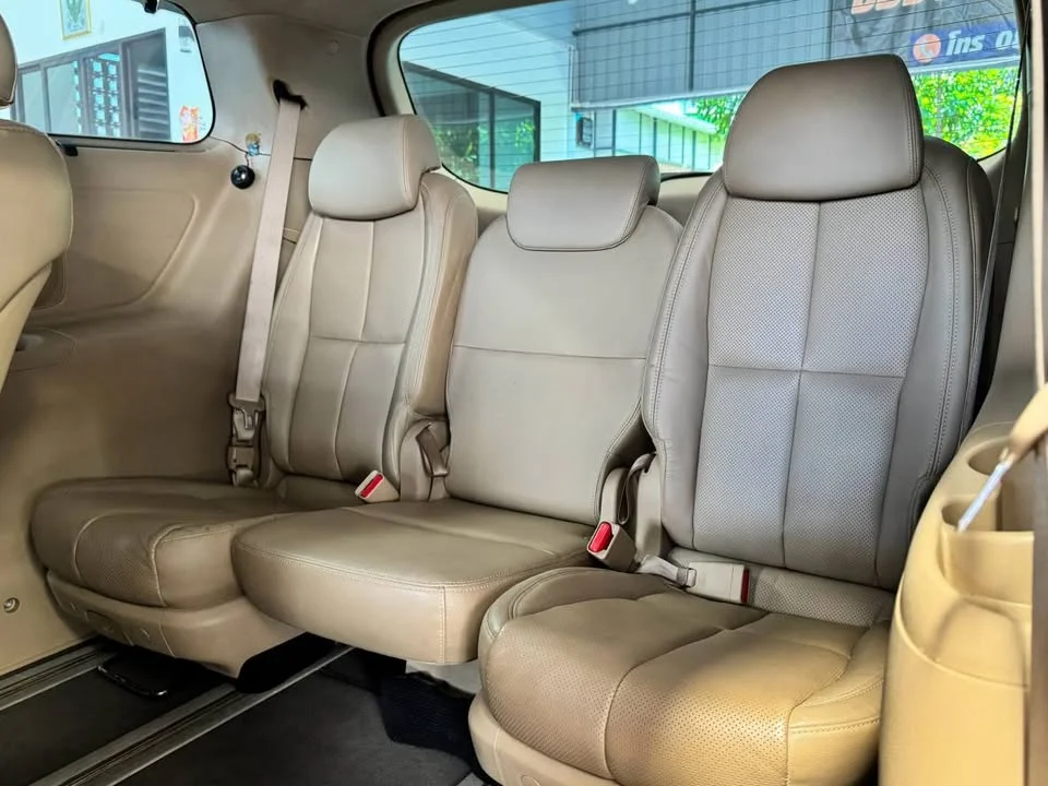 2015 Kia Carnival III 2