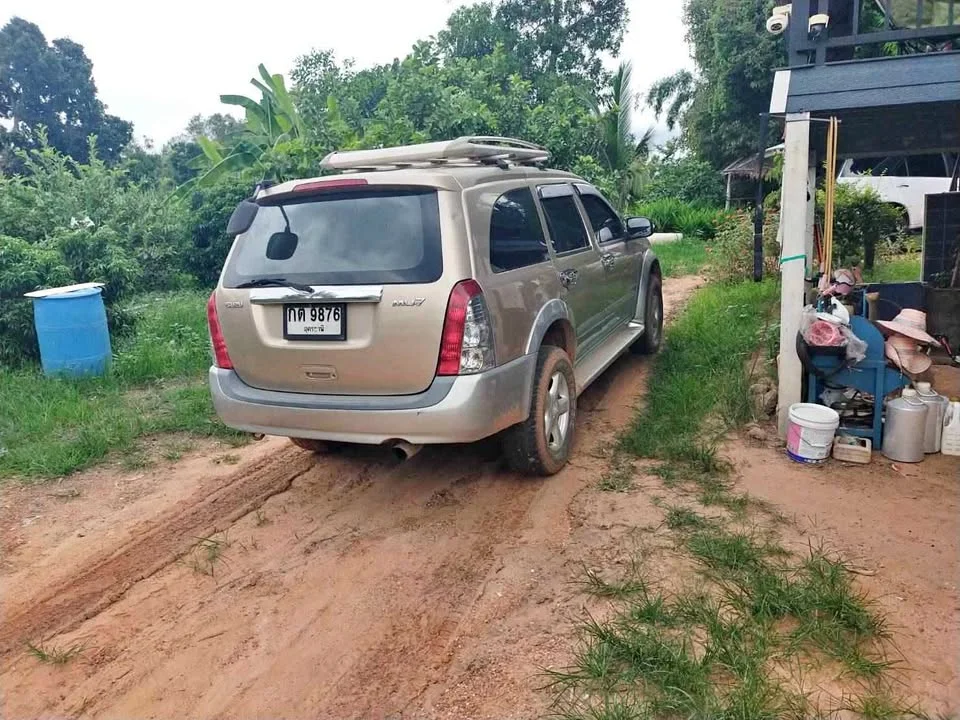 2005 Isuzu MU-7 2