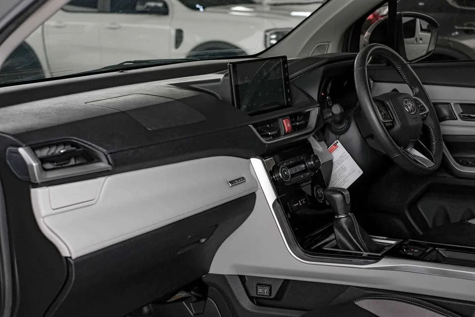 2023 Toyota Veloz III 2