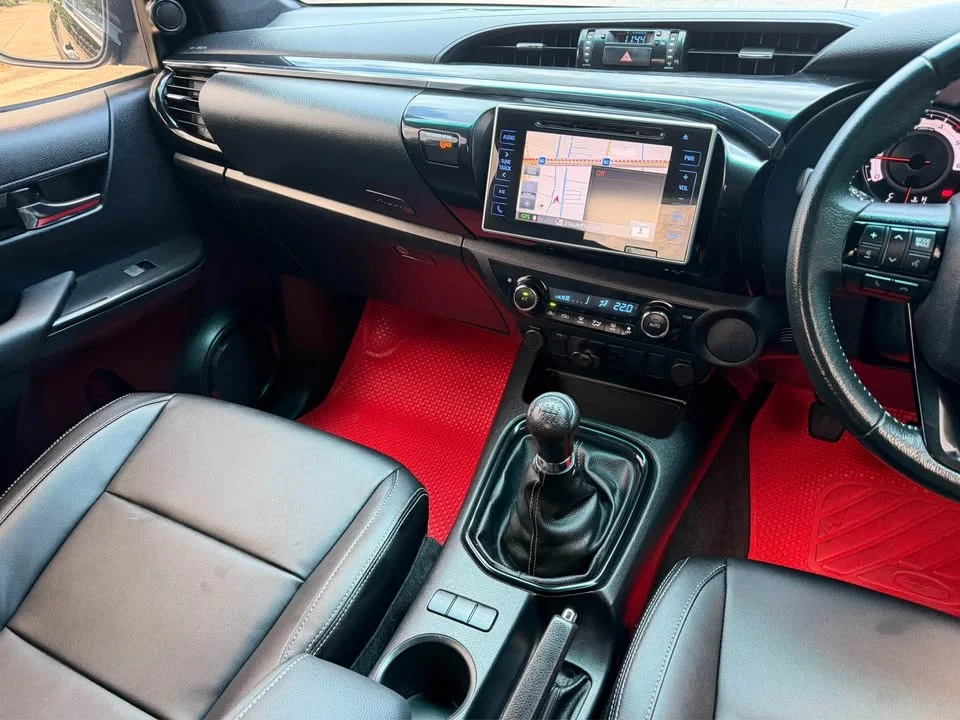 2018 Toyota Hilux VIII 2