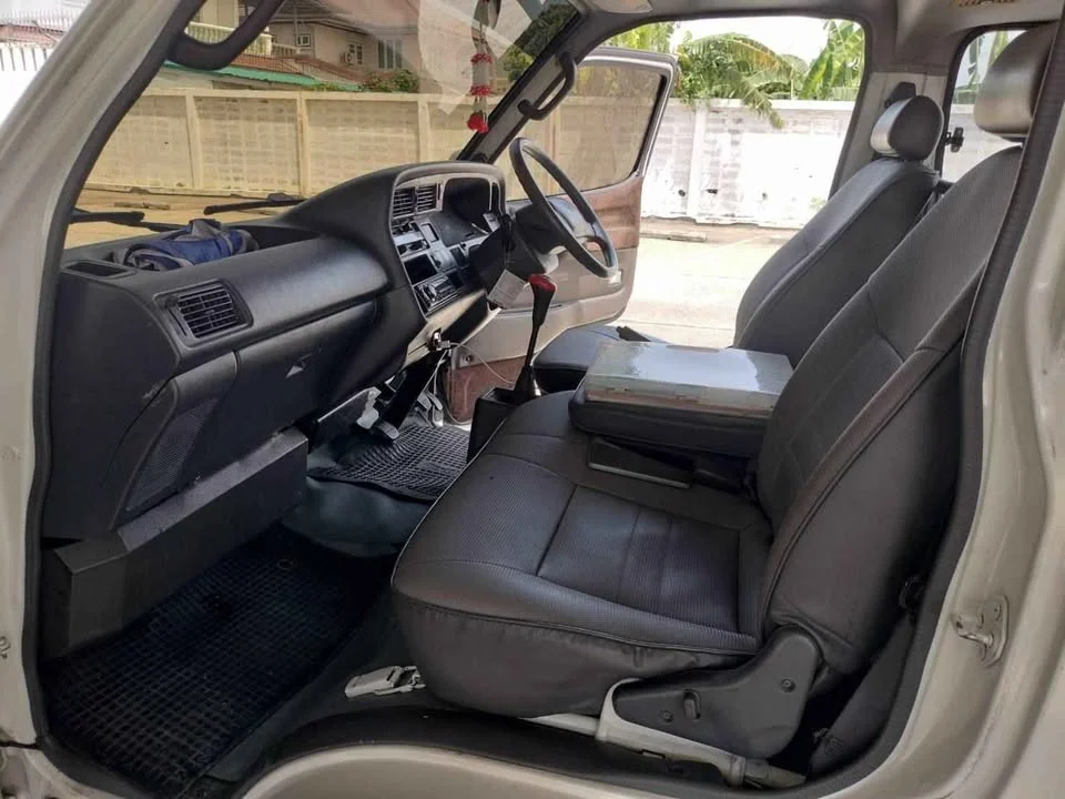 2002 Toyota Commuter IV (H100) 3