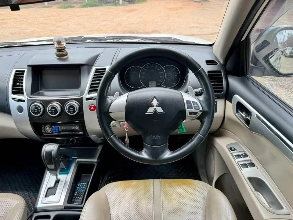2012 Mitsubishi Pajero Sport II 2