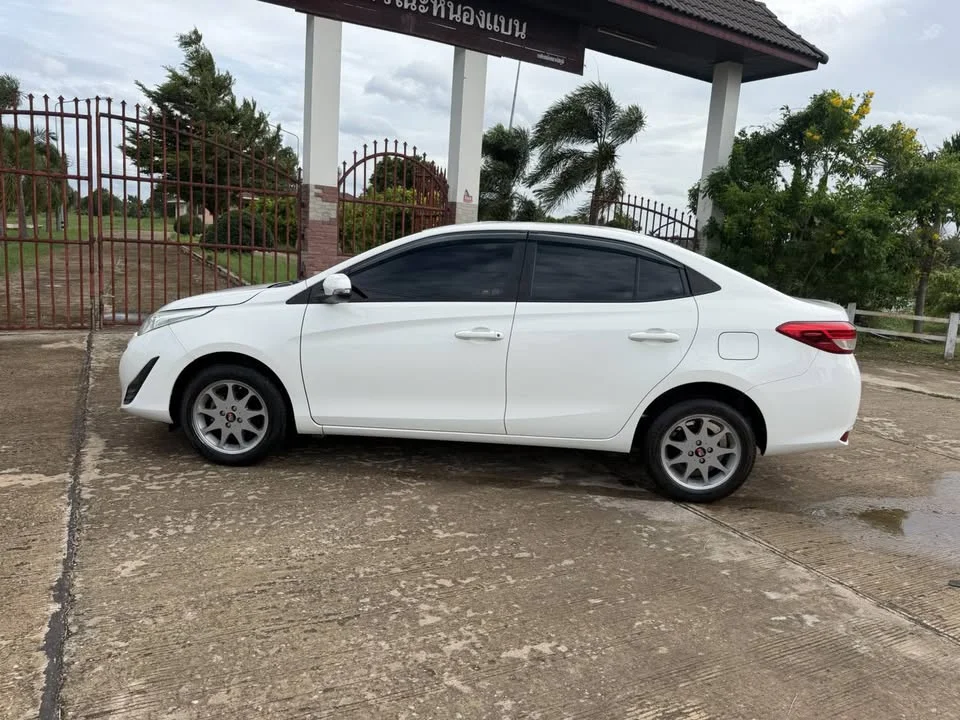 2017 Toyota Yaris ATIV III 3