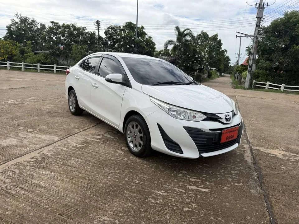 2017 Toyota Yaris ATIV III 2