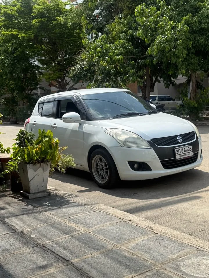 2013 Suzuki Swift II 3
