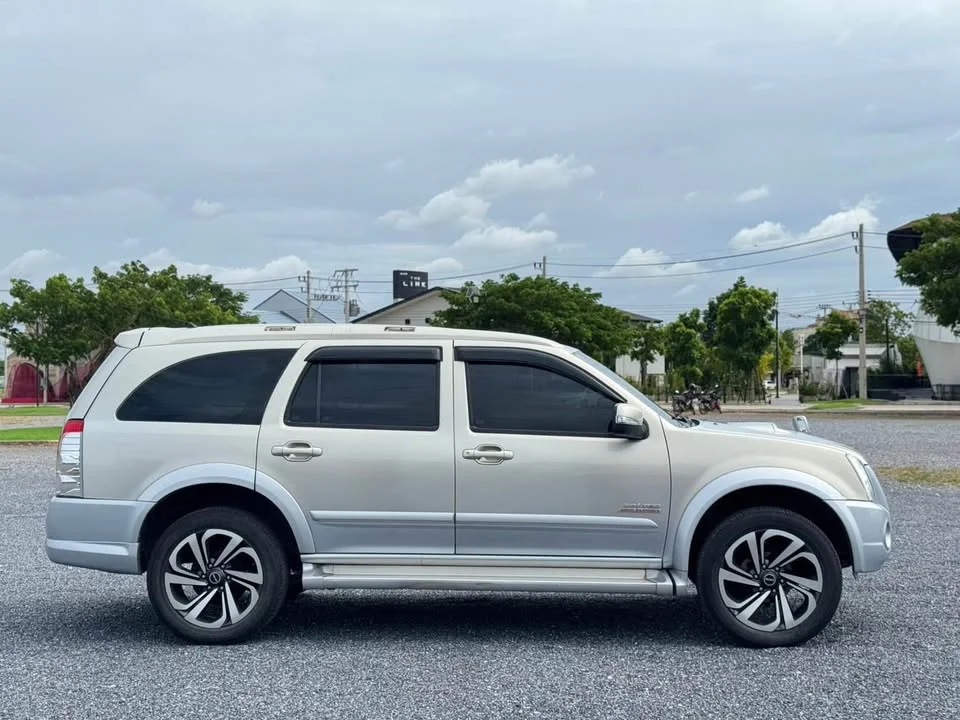 2007 Isuzu MU-7 3