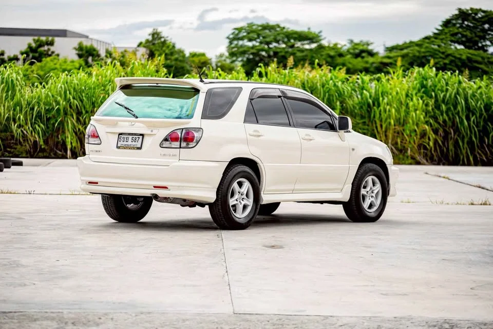 2000 Toyota Harrier I 3