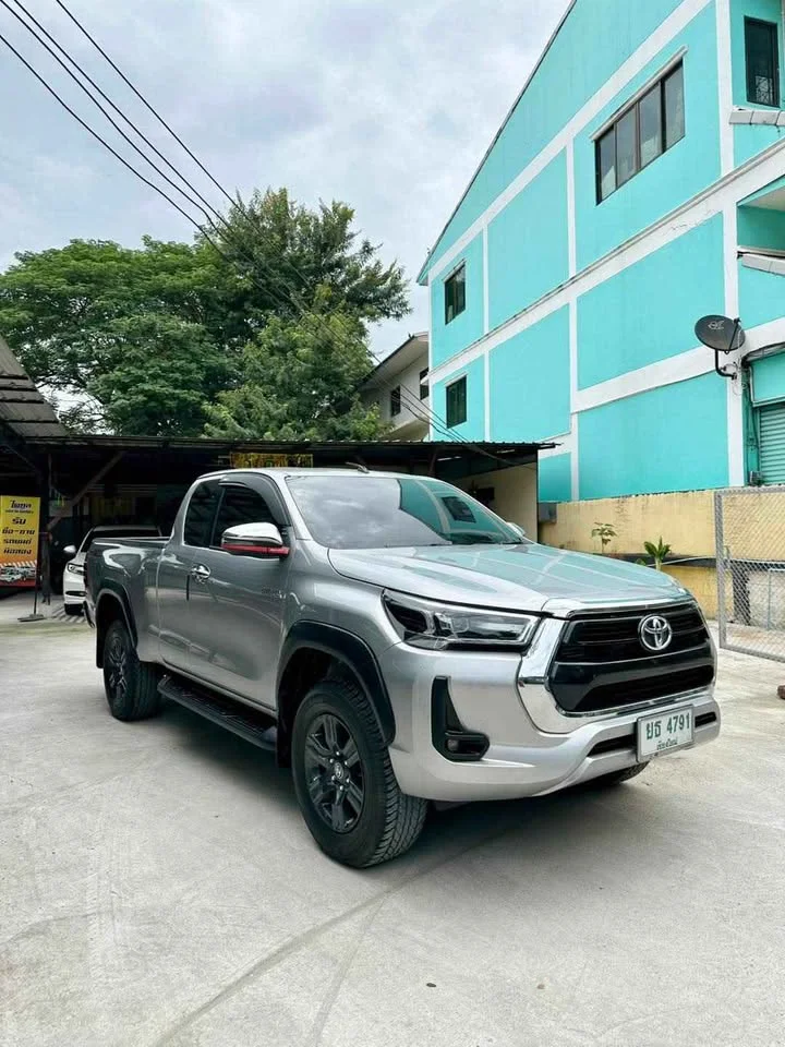 2022 Toyota Hilux VIII 2