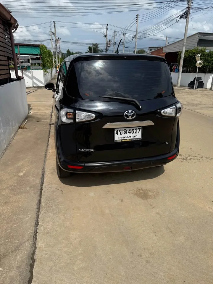 2017 Toyota Sienta II 2