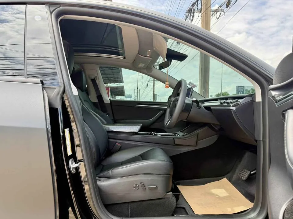 2023 Tesla Model Y 2