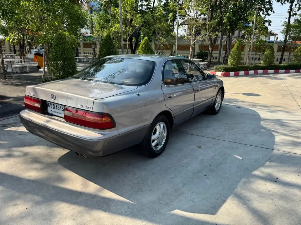 1996 Lexus ES II 3