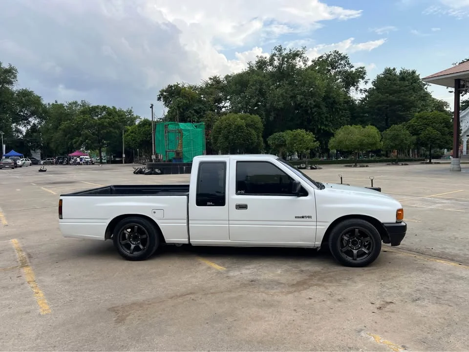 1993 Isuzu TFR III 2