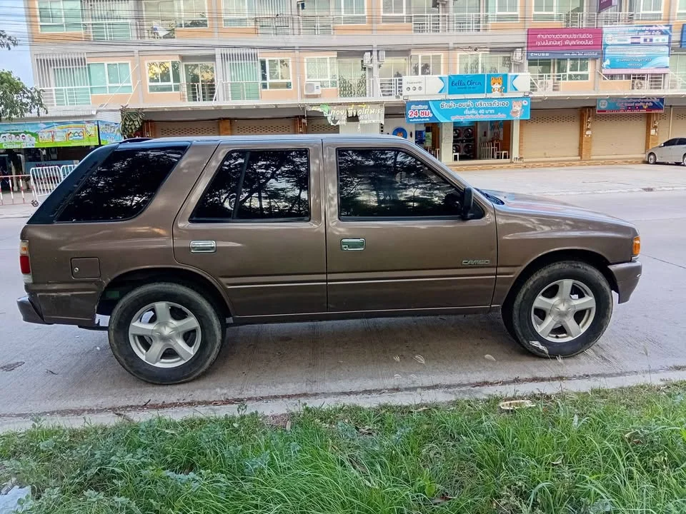 1993 Isuzu Vega I 2