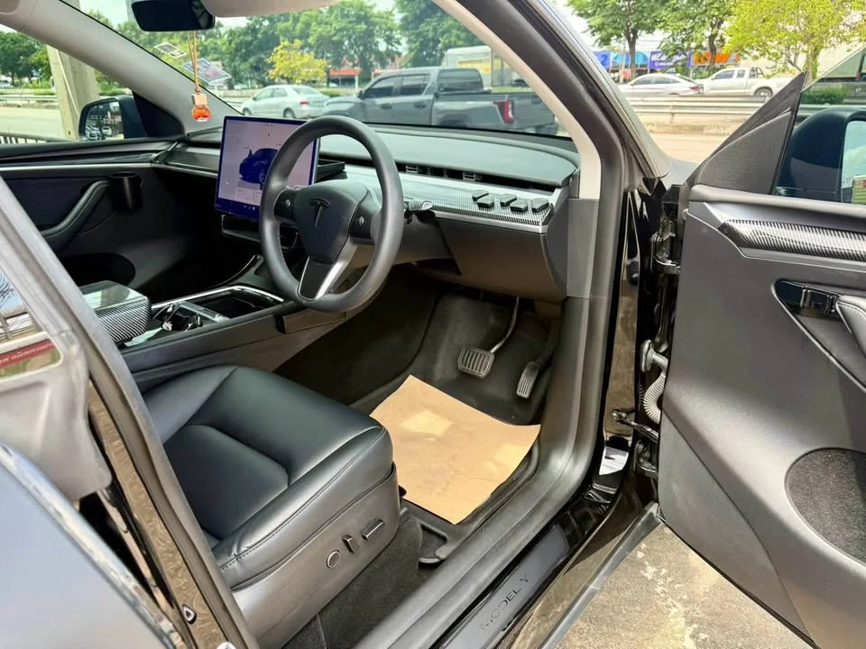 2023 Tesla Model Y 2