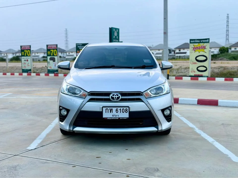 2015 Toyota Yaris III 2