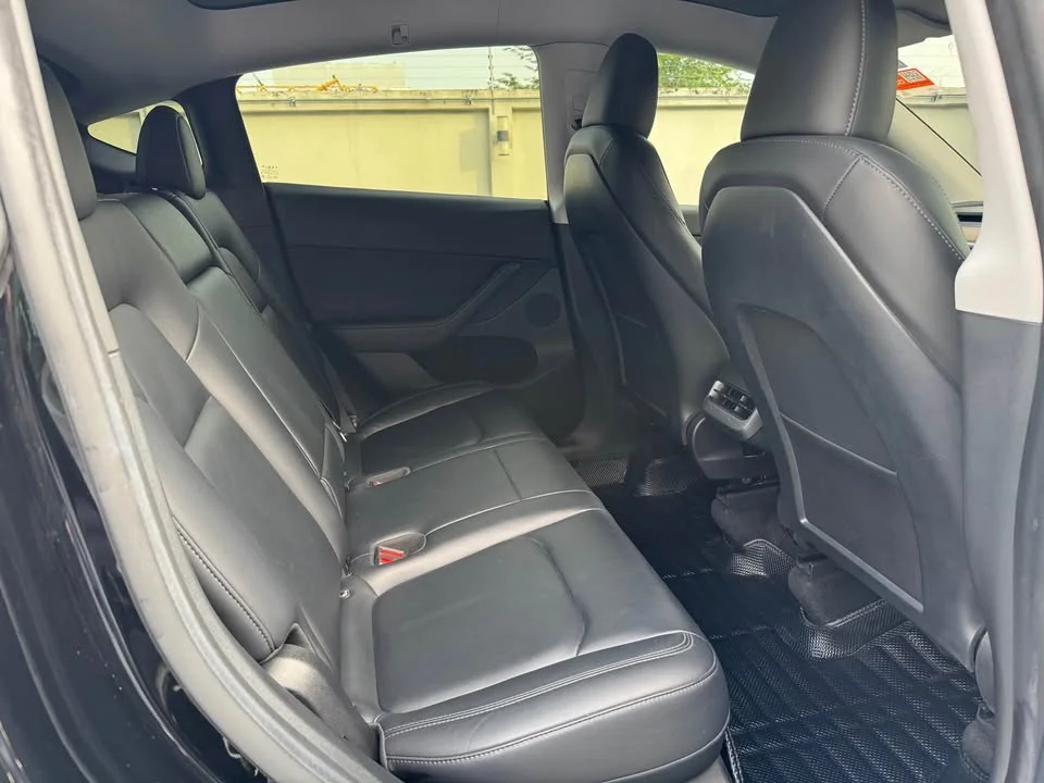2023 Tesla Model Y 2