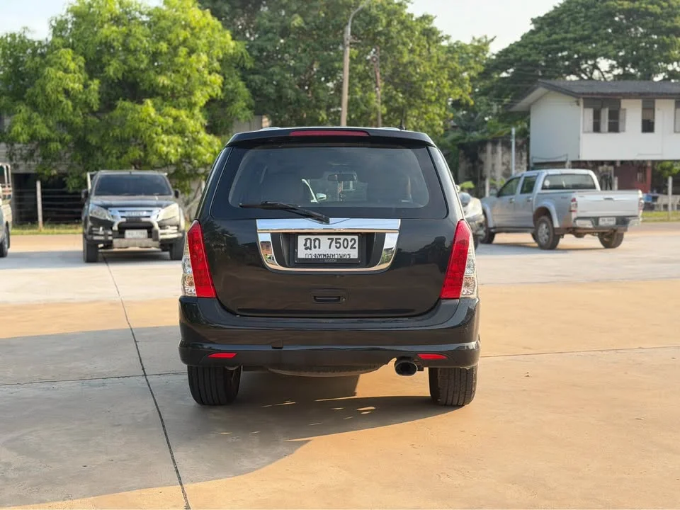 2009 Isuzu MU-7 3