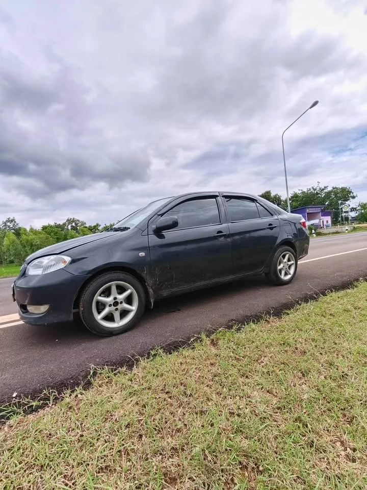 2004 Toyota Vios I 3