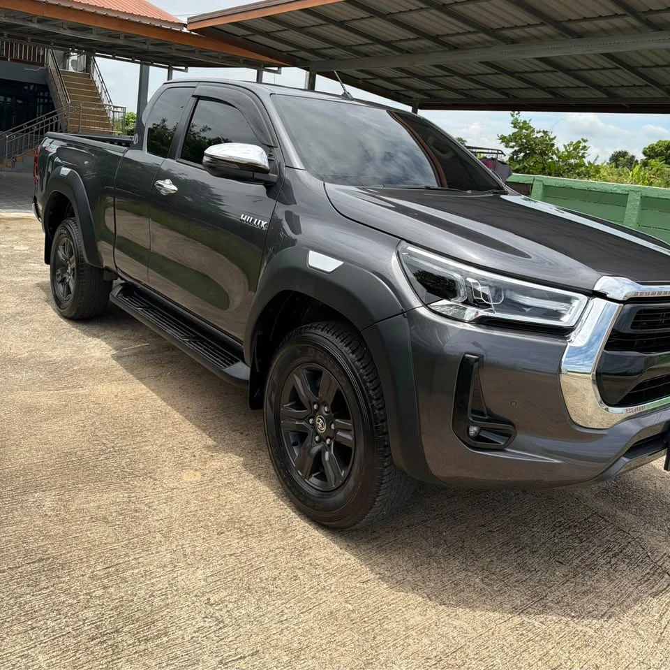 2023 Toyota Hilux VIII 3