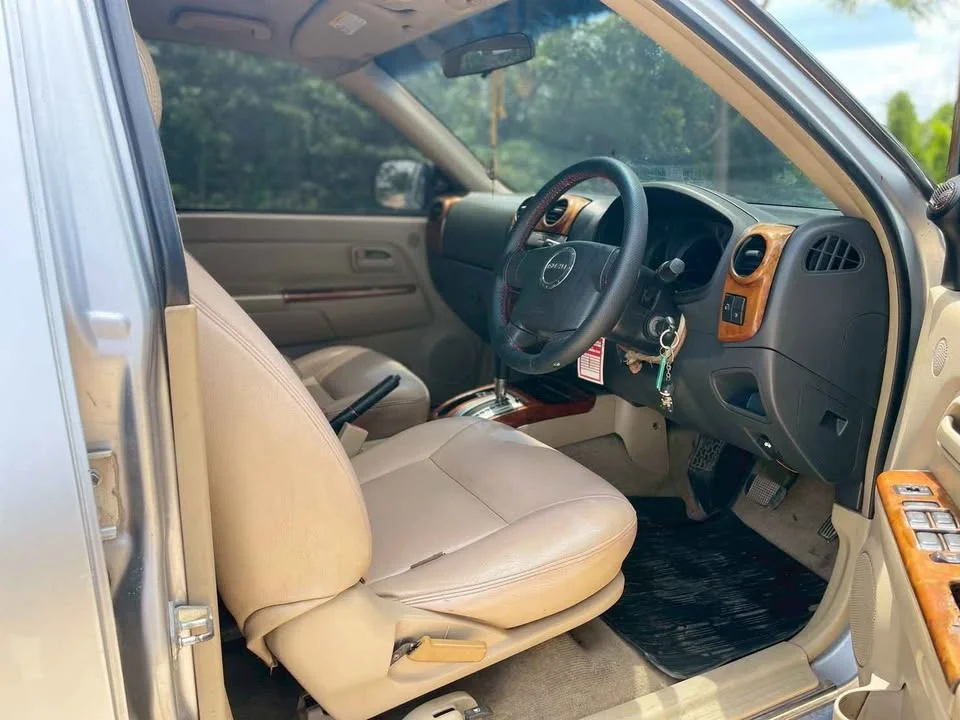 2006 Isuzu MU-7 3