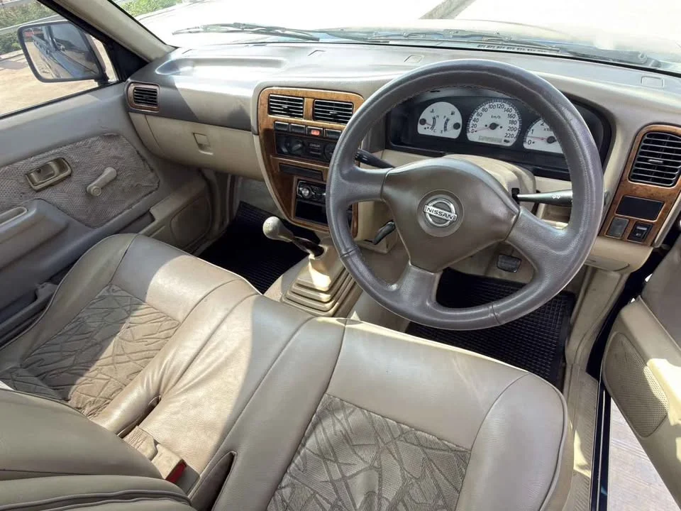 2004 Nissan Frontier I 3