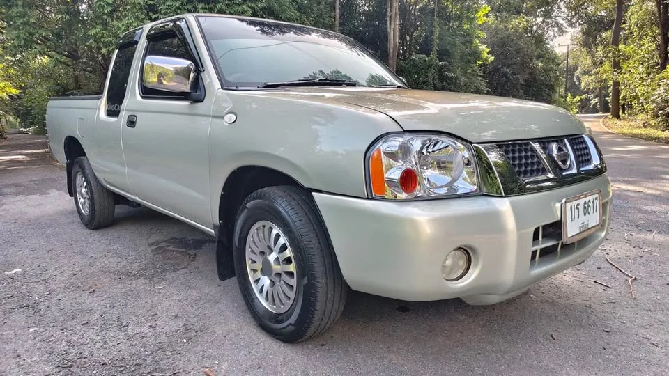 2003 Nissan Frontier I 3