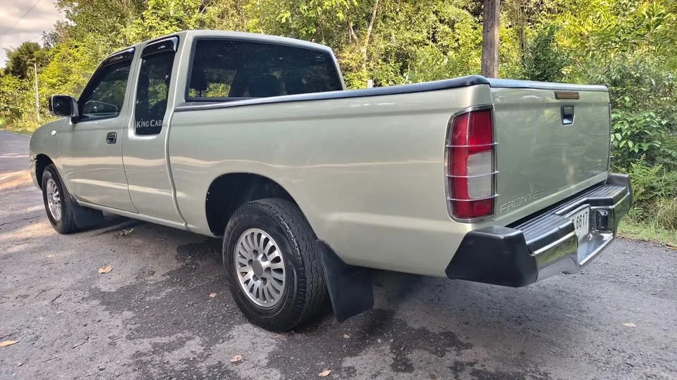 2003 Nissan Frontier I 2