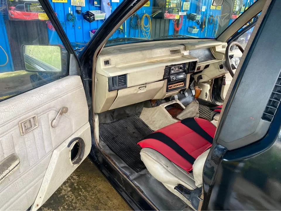 1991 Mitsubishi Triton II 3