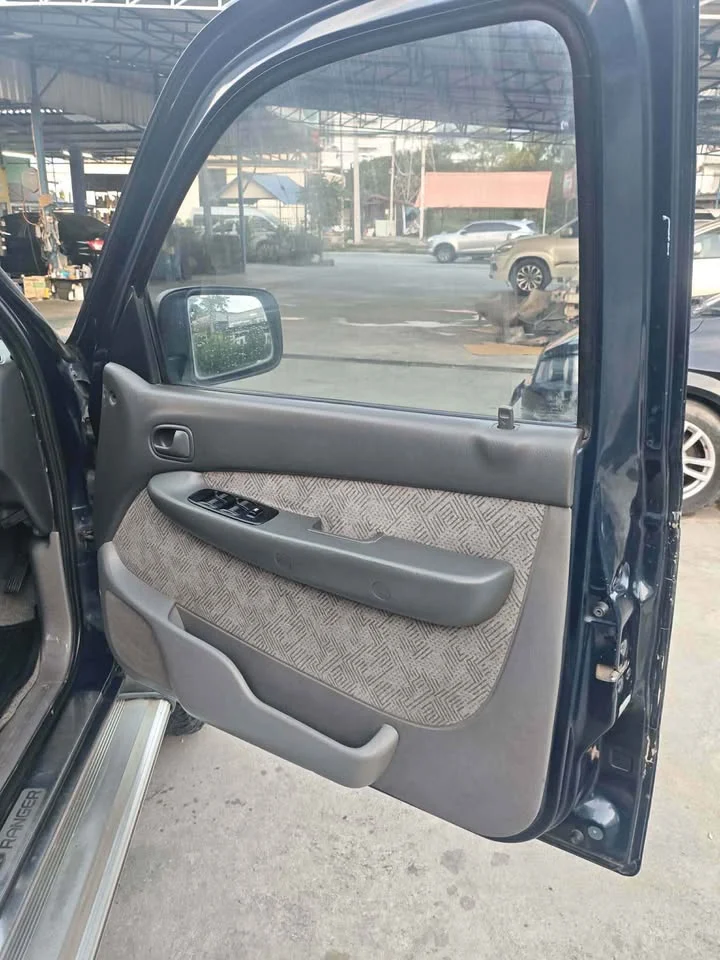 2001 Mazda 2500 Fighter V 3