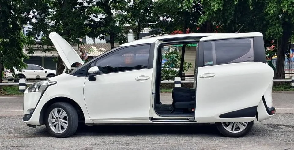 2019 Toyota Sienta II 2
