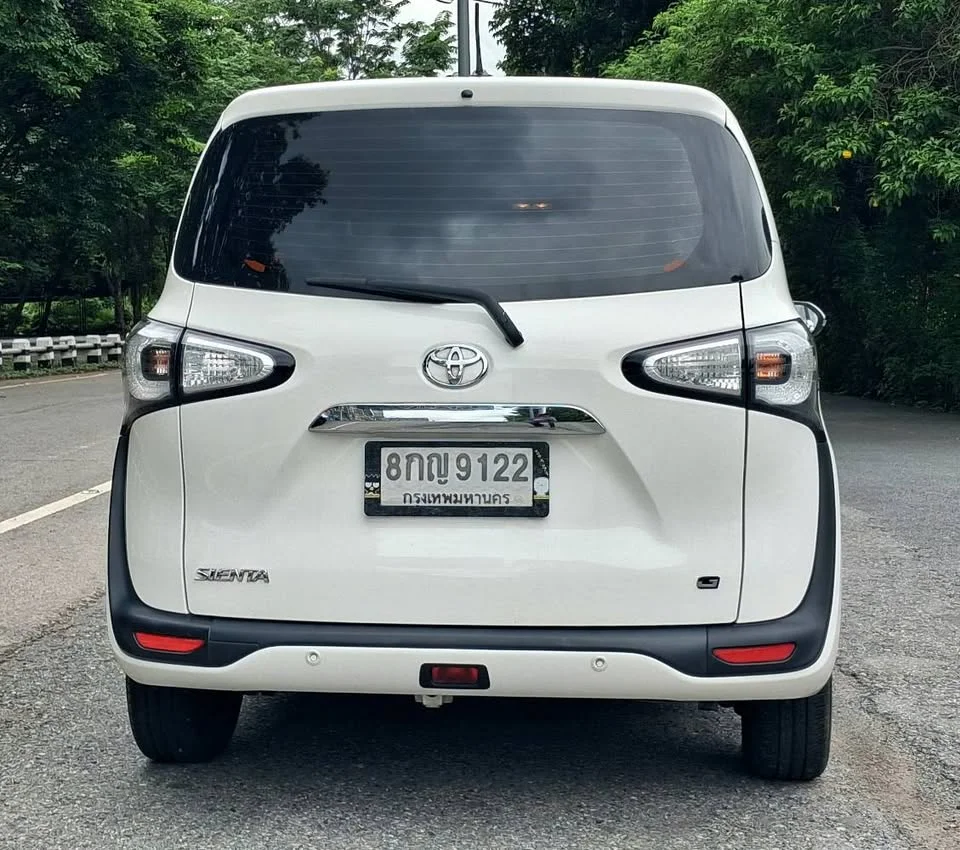 2019 Toyota Sienta II 3