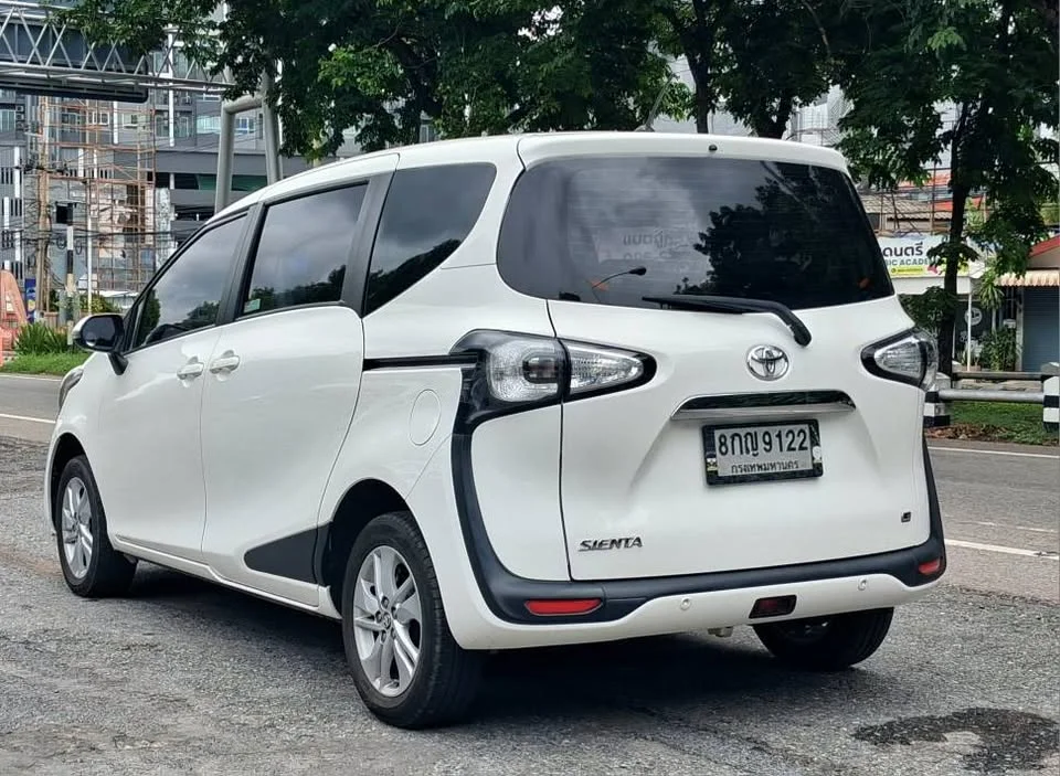 2019 Toyota Sienta II 3