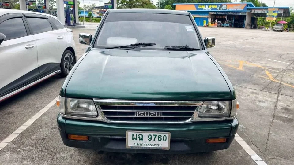 1996 Isuzu TFR III 3
