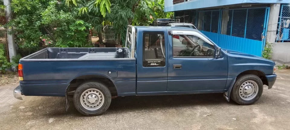 1995 Isuzu TFR III 2