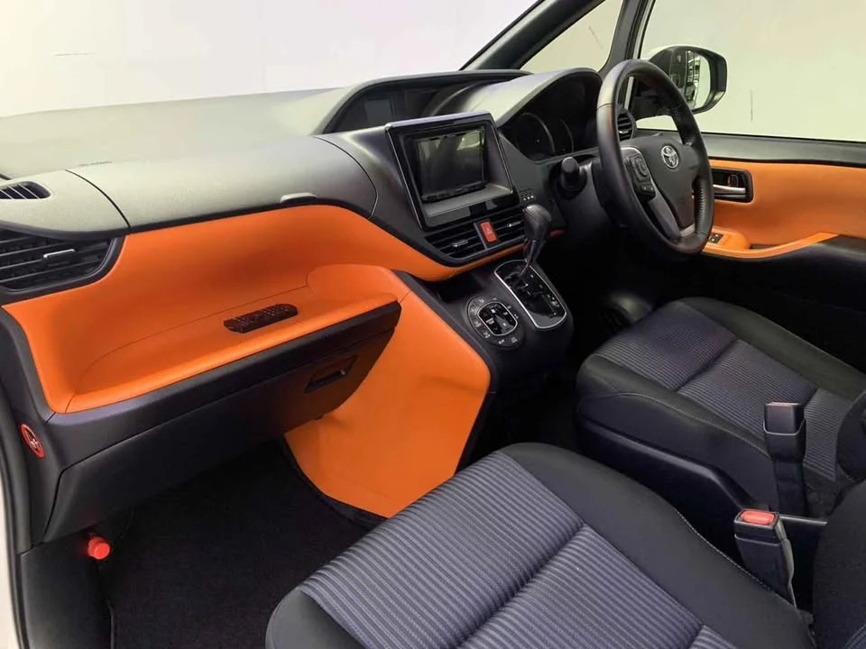 2016 Toyota Voxy III 2