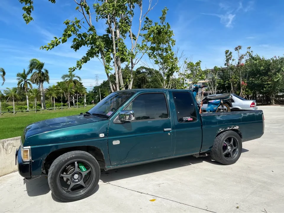 1996 Nissan Big M D21 2