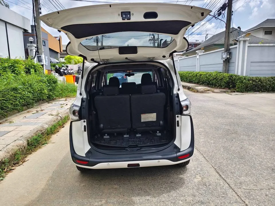 2018 Toyota Sienta II 2