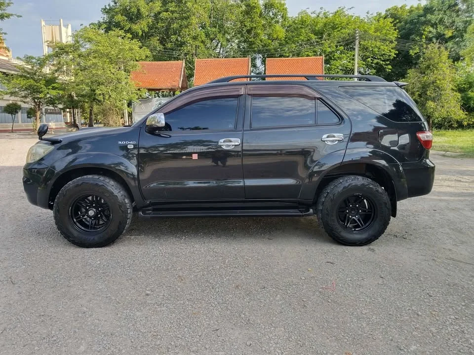 2010 Toyota Fortuner I 3