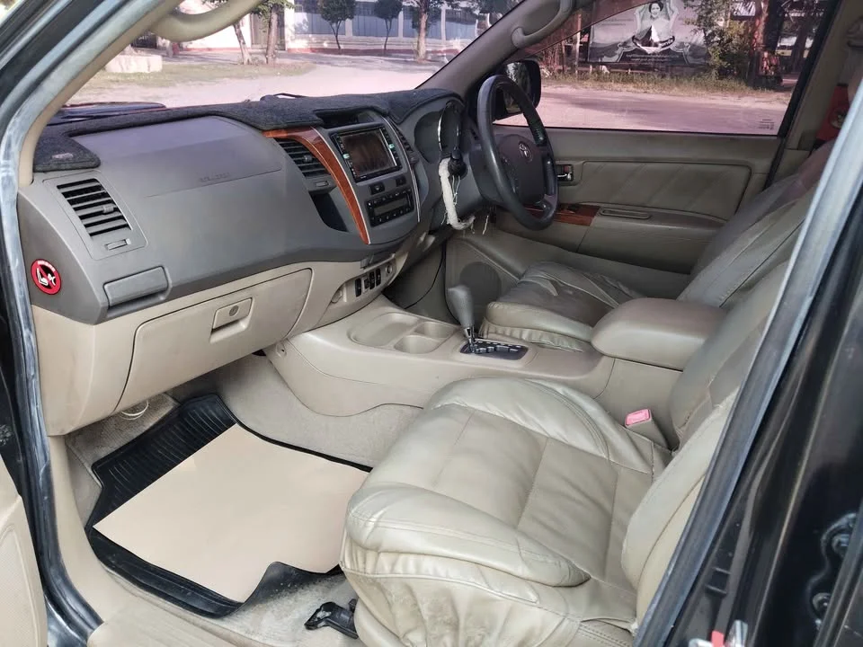 2010 Toyota Fortuner I 2