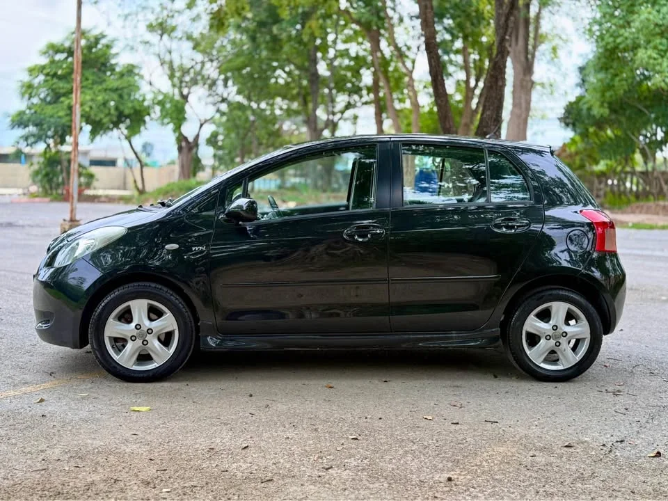 2007 Toyota Yaris II 2