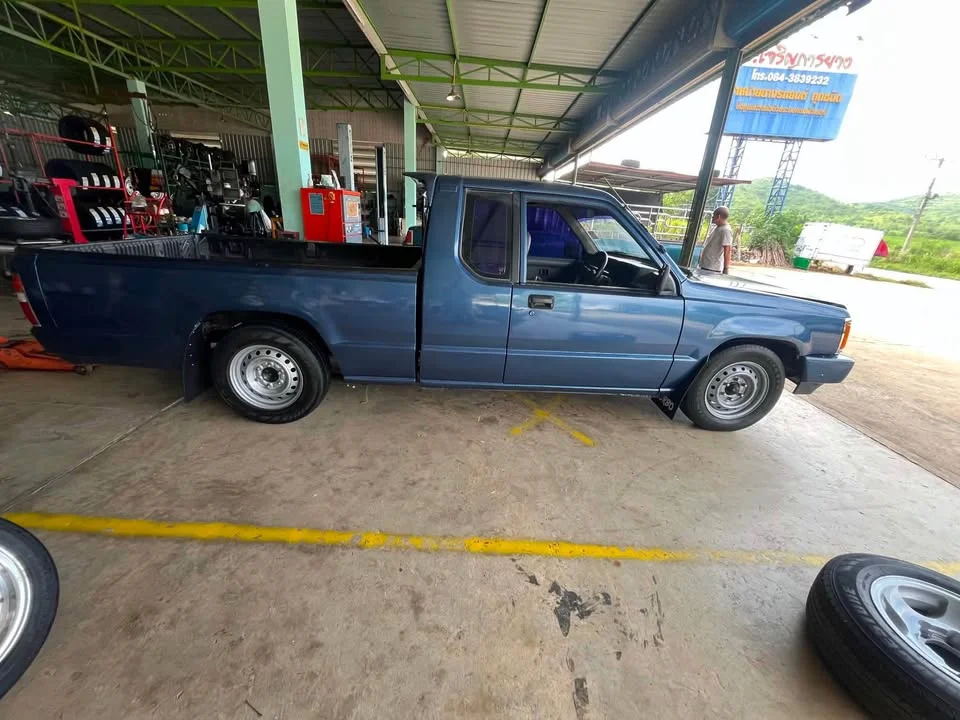 1995 Mitsubishi Triton II 3