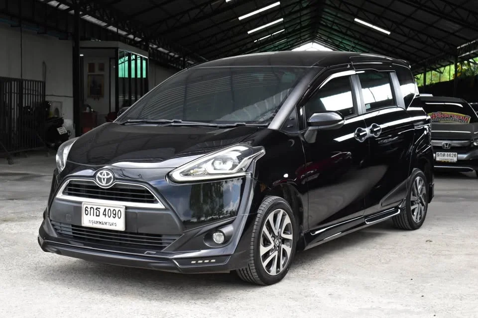 2017 Toyota Sienta II 2