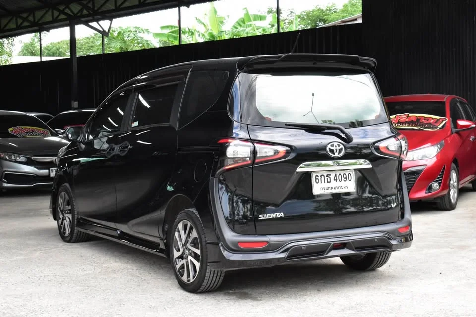 2017 Toyota Sienta II 3