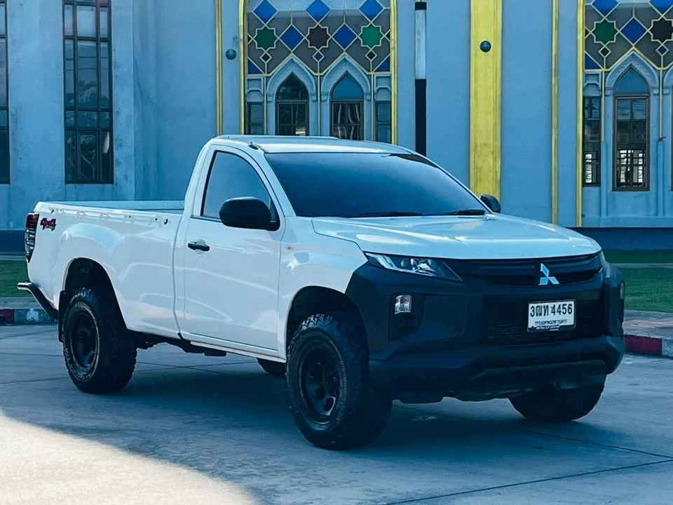 2022 Mitsubishi Triton V 3