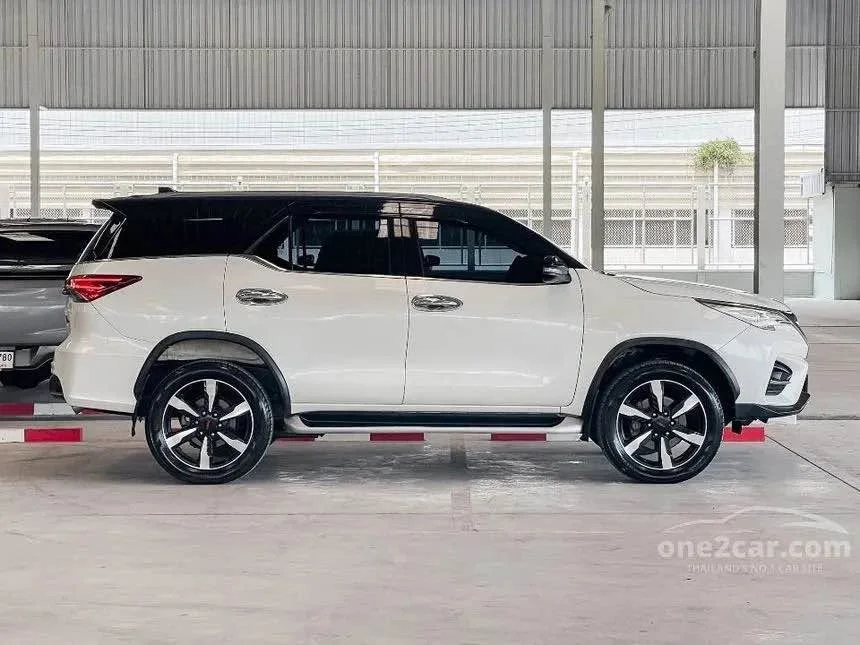 2022 Toyota Fortuner II 3
