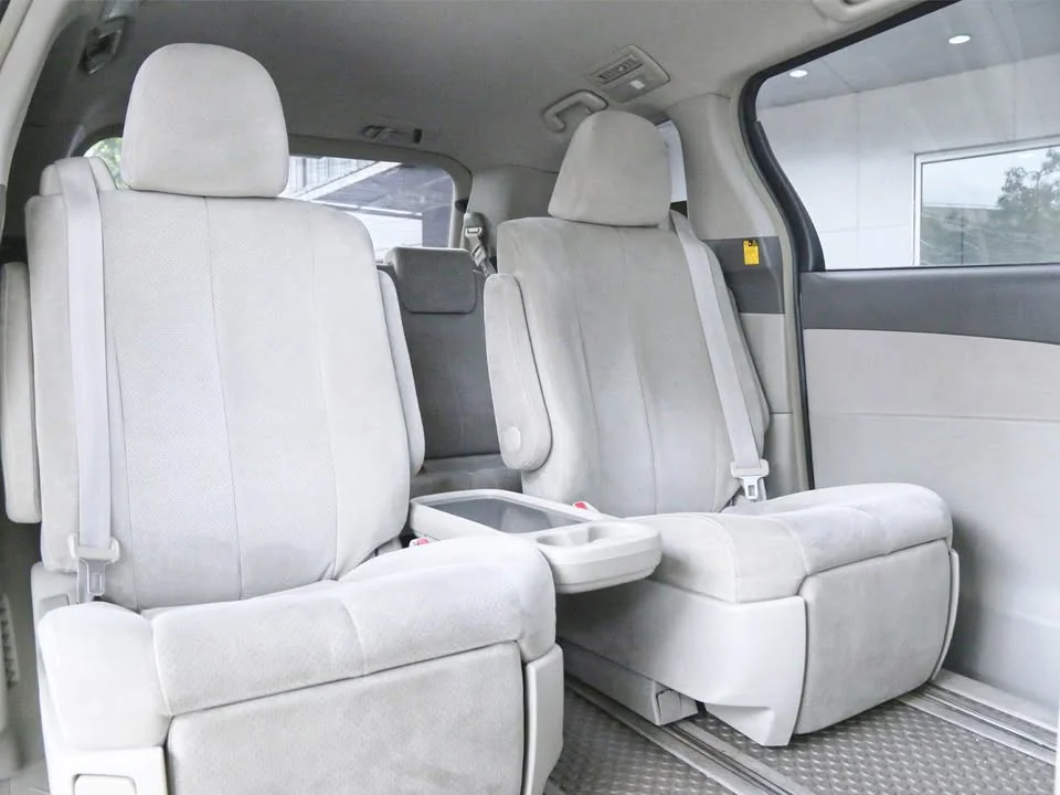 2009 Toyota Estima III 2